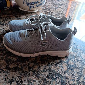 Skechers Sports athletic shoes sz10.  I have never worn these shoes.